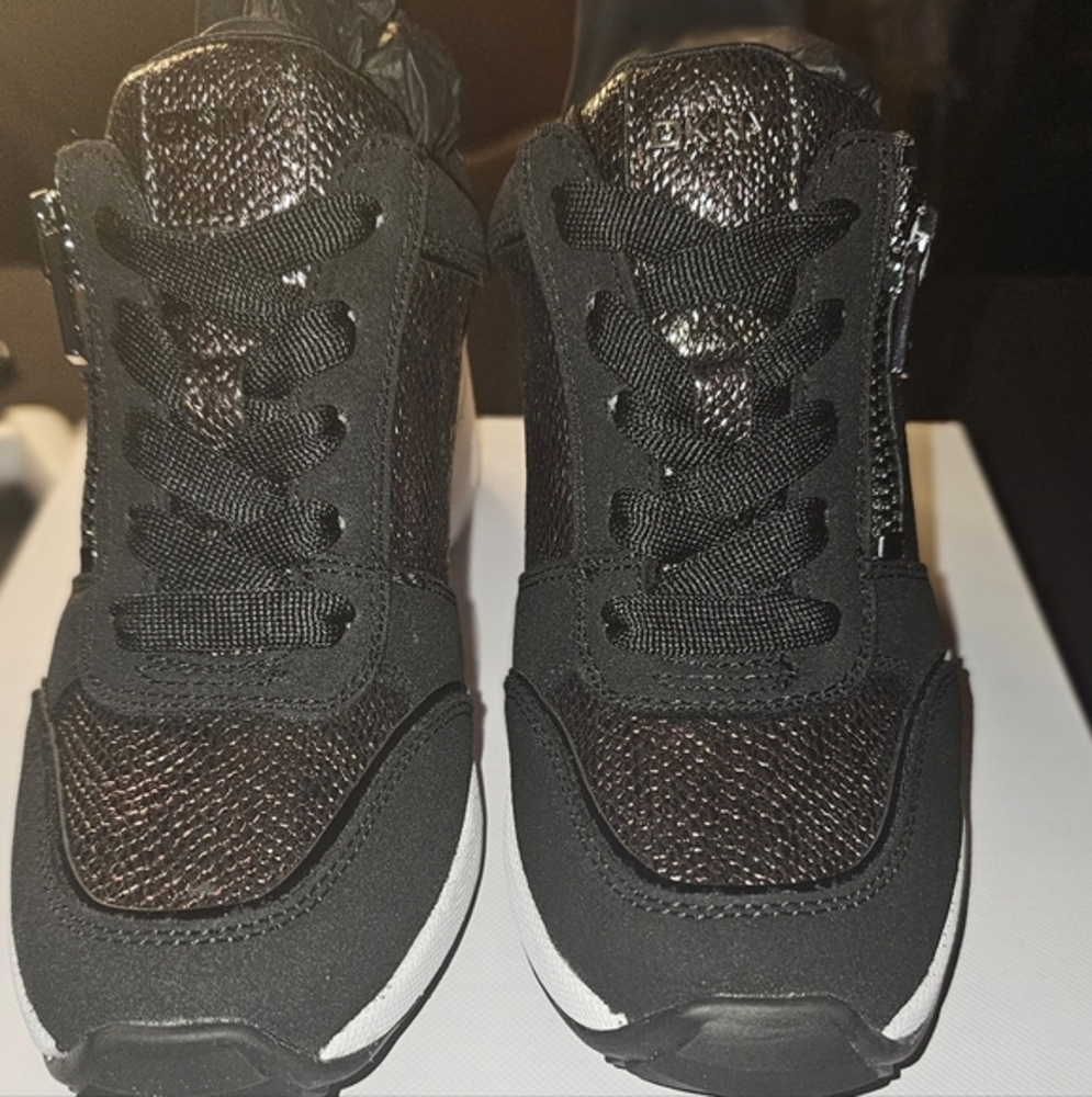 NWOT DKNY Kalina Lace Up Wedges Black